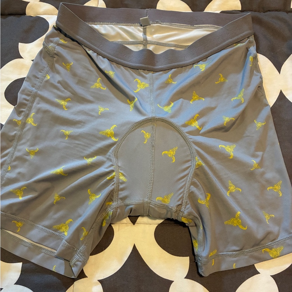 Club Ride Gray and Yellow Longhorn Patterned Cycling Chamois